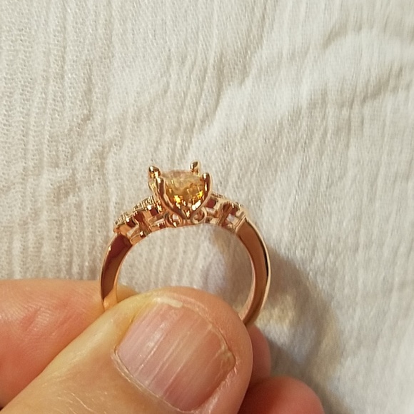 Stunning ring - Picture 2 of 5